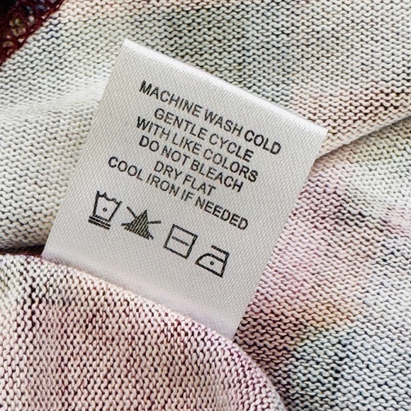 NWOT Plaid Loose fit top Blouse Size Medium - Picture 9 of 9